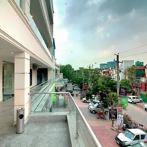 Staayz Premium Gurgaon Guest house